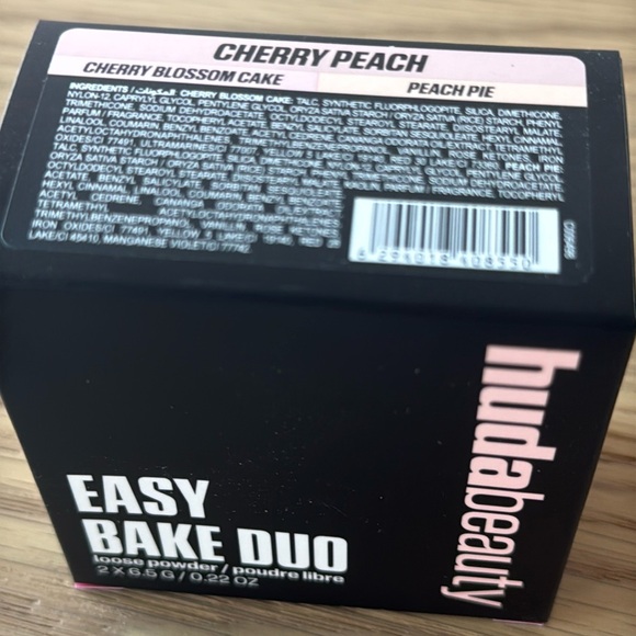 HUDA BEAUTY
Easy Bake Loose Baking & Setting Powder Duo Cherry Peach - Picture 2 of 3